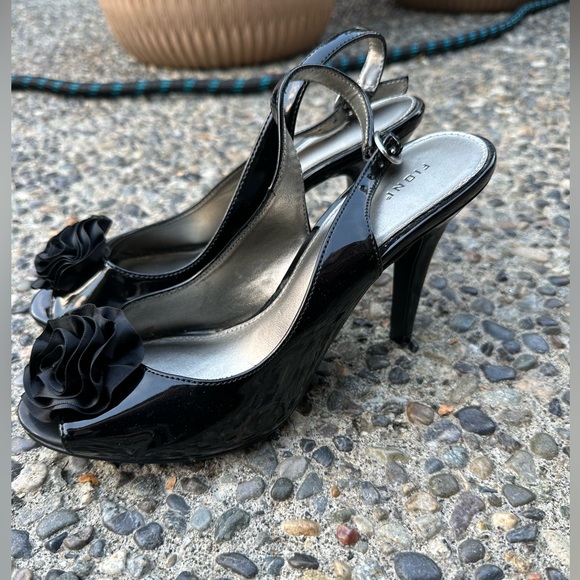 Findi heels with flower detail, size 7, black - Picture 5 of 7